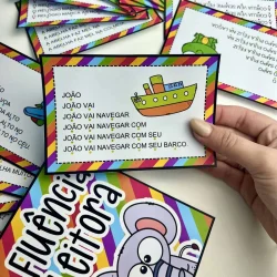 Cartão de atividade de leitura com barco e texto para crianças.