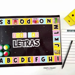 Jogo das Letras com letras coloridas e dados para atividades educativas.