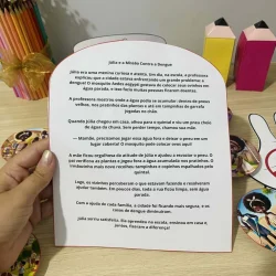 Quadro com história de Júlia contra a dengue e dicas de prevenção.