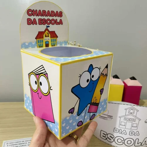 Caixa de Charadas com personagens do desenho animado.