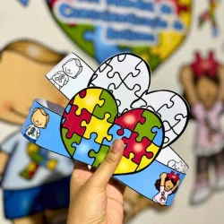 Quebra-cabeça de coração com peças coloridas e desenhos de crianças.