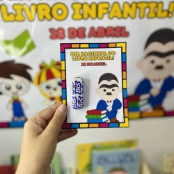 Cartaz do Dia Nacional do Livro Infantil com personagem de desenho animado.