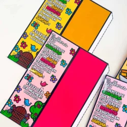 Caixas de lembrancinhas decoradas para o Dia da Mulher.