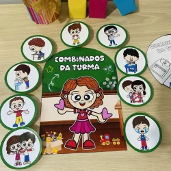 Luva com personagens da turma e materiais escolares coloridos.