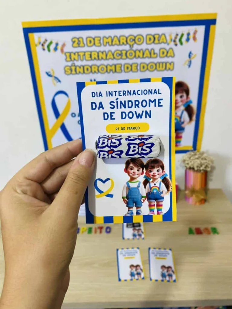 Painel Síndrome de Down com Coroa e Cartão — foto 4