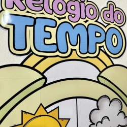 Relógio do Tempo Interativo com elementos de sol, nuvem e chuva para ensino.