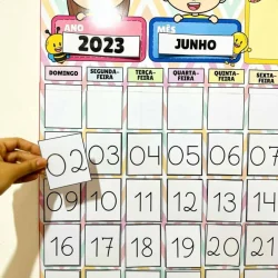 Calendário de parede interativo para junho de 2023, com espaço para anotações diárias.