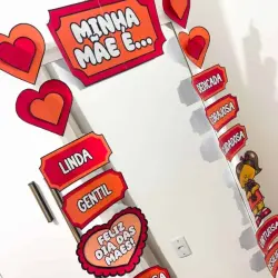 Espelho de afirmações para o Dia das Mães com mensagens de amor e carinho.