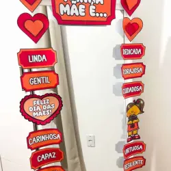 Espelho de afirmações com palavras de amor e carinho para o Dia das Mães.