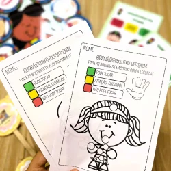 Atividades de pintura e reconhecimento de cores para crianças.