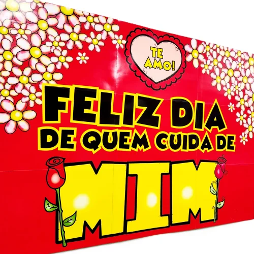Cartaz de homenagem ao Dia das Mães com mensagem de amor e cuidado.