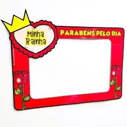 Quadro decorativo com tema de homenagem às mães e espaço para foto.