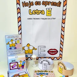 Quadro de atividades com letras e personagens educativos para crianças.