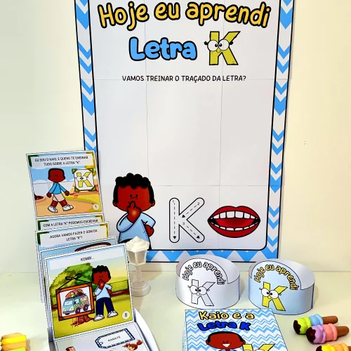Material pedagógico para ensinar a letra K com personagens e atividades educativas.