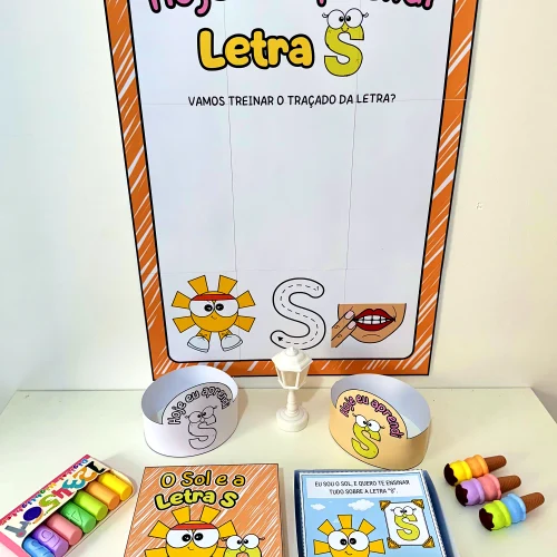 Quadro de atividades para treinar a letra S com personagens divertidos.
