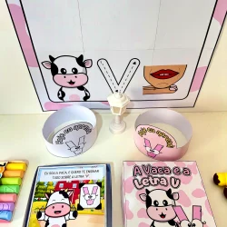 Kit educativo com vaca, letras e cartaz de letras na pedagogia de ideias.
