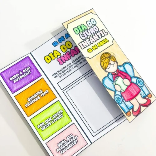 Marcador de página com personagem infantil e atividades educativas.