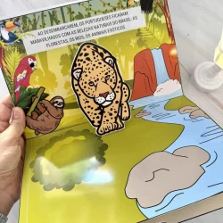 Livro infantil 3D sobre a natureza e animais do Brasil.