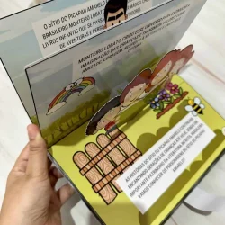 Livro 3D do Sítio do Picapau Amarelo com personagens e elementos coloridos.