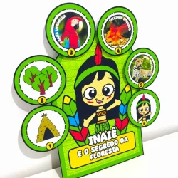 Personagem Inaiê com elementos da floresta e animais coloridos.