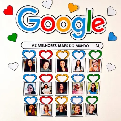 Painel comemorativo do Dia das Mães com fotos e tema Google.