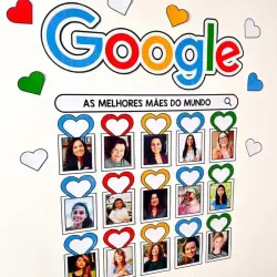 Homenagem às mães com fotos e o logo do Google para o Dia das Mães.