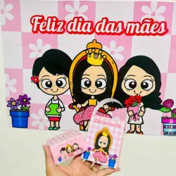 Decoração de Dia das Mães com personagens femininas e presente.