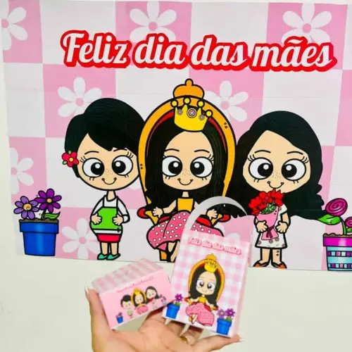 Decoração de Dia das Mães com personagens femininas e presente.