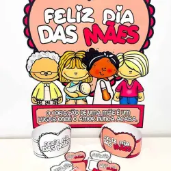 Decoração de Dia das Mães com painel e lembrancinhas coloridas.