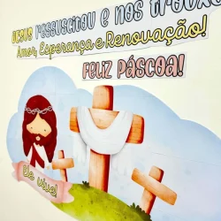 Mensagem de Páscoa com cruz e figura de Jesus em estilo ilustrativo.
