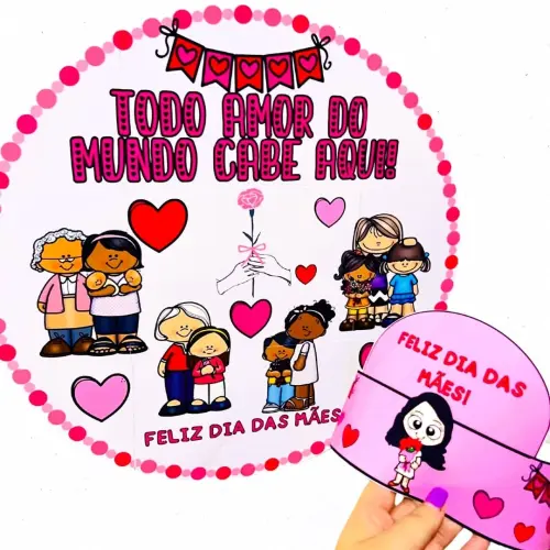 Painel de Dia das Mães com mensagem de amor e desenhos de crianças.