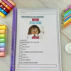 Caderno de atividades de leitura com personagem menina e coelho.
