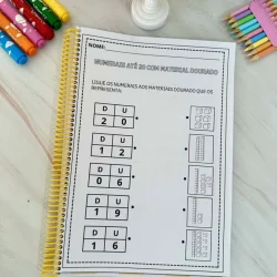 Atividades educativas com material dourado para aprender numerais.