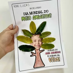 Atividade escolar com folhas formando uma árvore e mensagem sobre o meio ambiente.