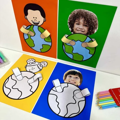 Atividade com fotos de crianças e desenhos do planeta Terra para educação ambiental.