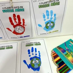 Mãos pintadas com desenhos de planeta e mensagem de cuidado ao planeta.