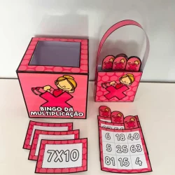 Jogo educativo de bingo para aprender multiplicação de forma divertida.