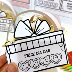 Lembrancinha de Dia das Mães em formato de caixa com mensagem.