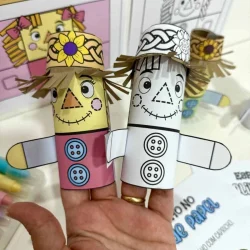 Espantalho de papel artesanal com detalhes coloridos e chapéu de palha.