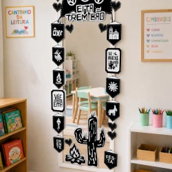 Espelho decorativo com tema junino e cordel, ideal para ambientes educativos e festivos.