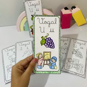 Livreto das Vogais Cursivas (Estilo Bobbie Goods) - Leitura e Escrita - Pedagogia de Ideias Livreto das Vogais Cursivas (Estilo Bobbie Goods) - Leitura e Escrita
