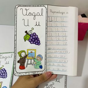 Livreto das Vogais Cursivas (Estilo Bobbie Goods) - Leitura e Escrita - Pedagogia de Ideias Livreto das Vogais Cursivas (Estilo Bobbie Goods) - Leitura e Escrita