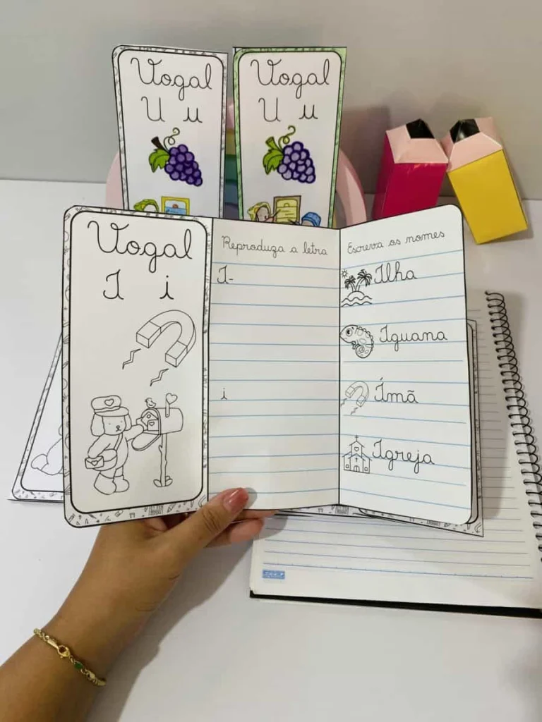 Livreto das Vogais Cursivas Bobbie Goods — foto 5
