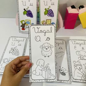 Livreto das Vogais Cursivas (Estilo Bobbie Goods) - Leitura e Escrita - Pedagogia de Ideias Livreto das Vogais Cursivas (Estilo Bobbie Goods) - Leitura e Escrita
