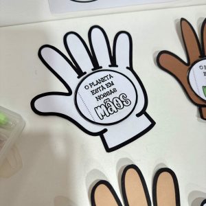 Livrinho – O Planeta Está em Nossas Mãos - Dia do Meio Ambiente - Pedagogia de Ideias Livrinho – O Planeta Está em Nossas Mãos - Dia do Meio Ambiente