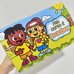 Capa do livro infantil "Meu Corpo é Precioso" com crianças sorrindo ao ar livre.