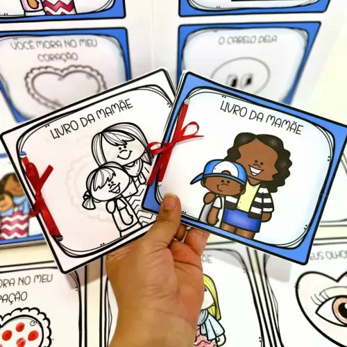 Livro da Mamãe com ilustrações coloridas e desenhos de crianças.