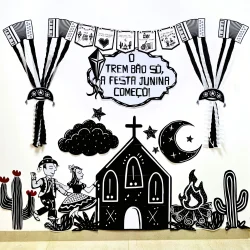 Decoração junina com tema de festa e elementos rurais em preto e branco.