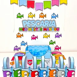 Decoração de pescaria infantil com peixes coloridos e bandeirinhas.