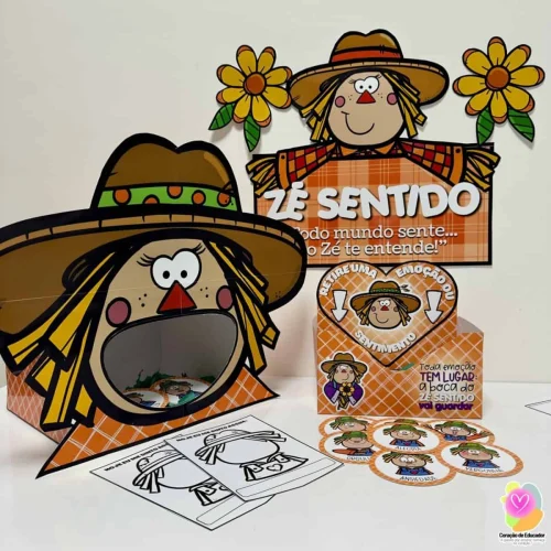 Espantalho Zé Sentido com flores e materiais educativos.